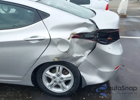 2015 Hyundai Elantra Se/Sport/Limited z USA, uszkodzony, nr VIN KMHDH4AE4FU279106